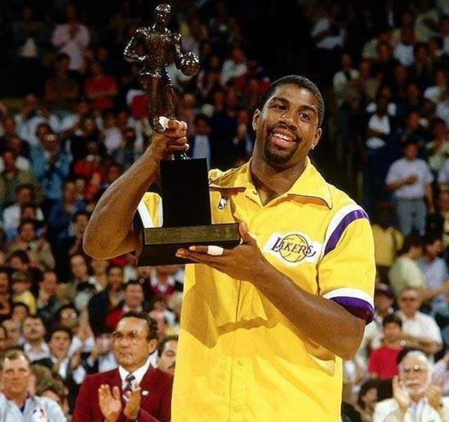 体育体育热起来：日常运动到线下 健身馆里练起来